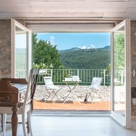 Agriturismo Caranatura Farm stay